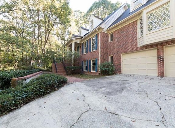 2nd image of 4927 Castlewood Dr