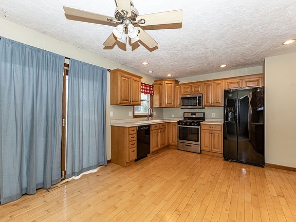 5th image of 25 Oak Grove Rd