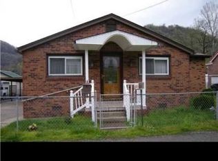 1318 3rd Ave, Montgomery, WV 25136