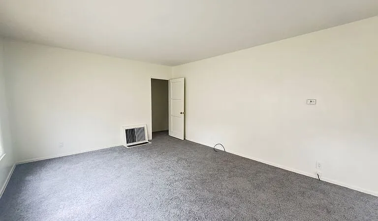 10131 Memphis Ave — Photo 4