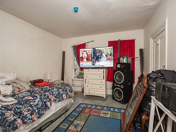 2nd image of 3320 W 31st St
