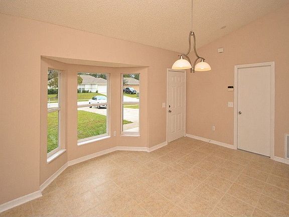 3rd image of 1016 Gage Ave