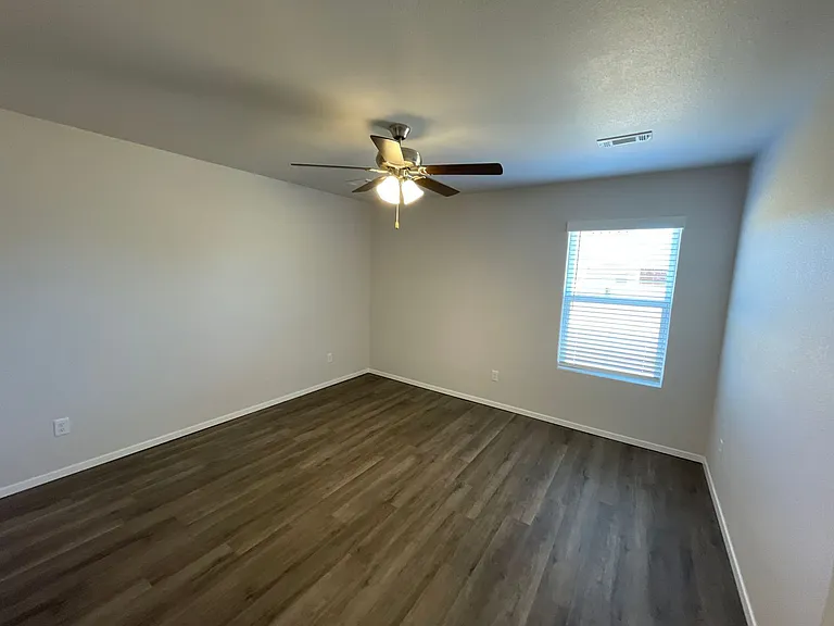 1742 Loveland St — Photo 10