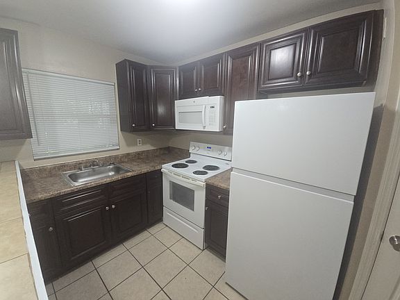 3rd image of 953 6th St SE APT 2