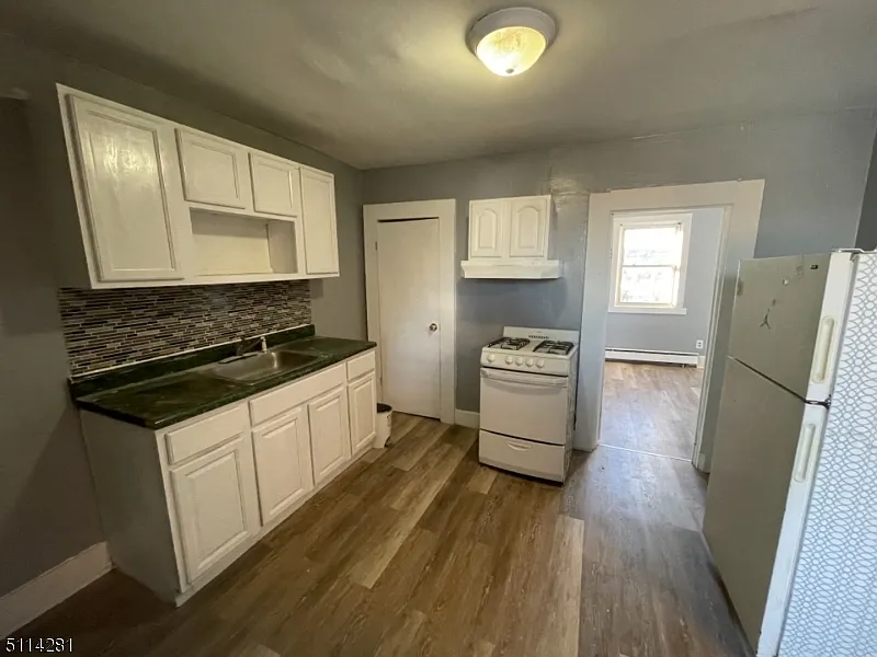 4 bed, $1,750 — Photo 2