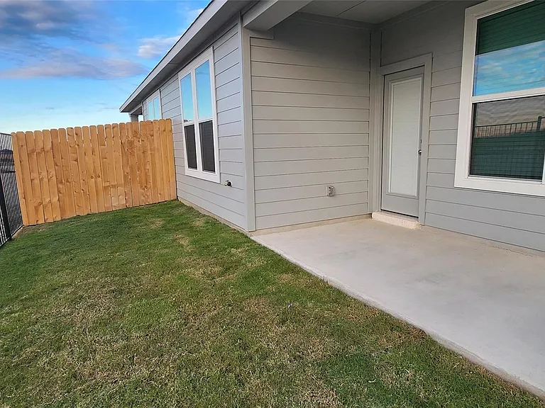 2341 Moon Tower Trl — Photo 4
