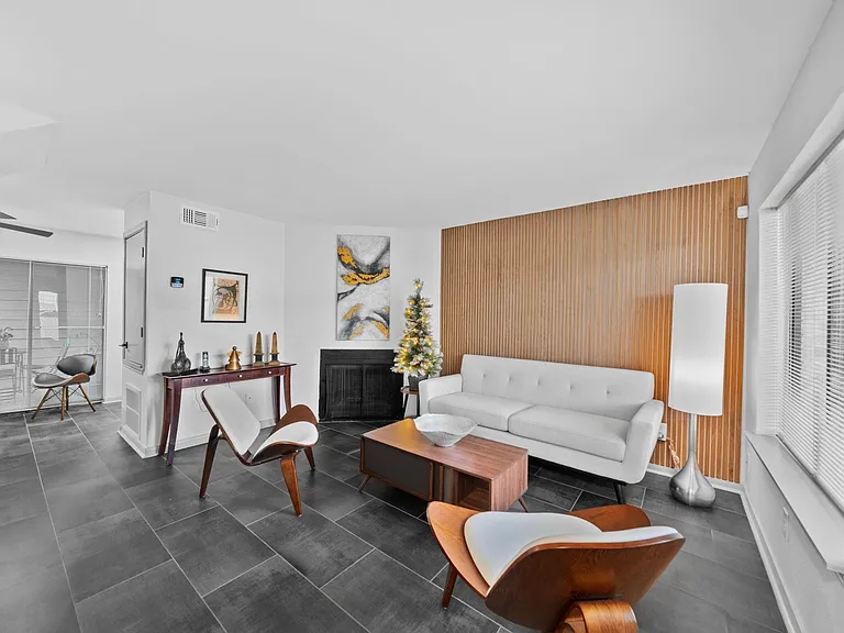 3831 Landmark Dr — Photo 3