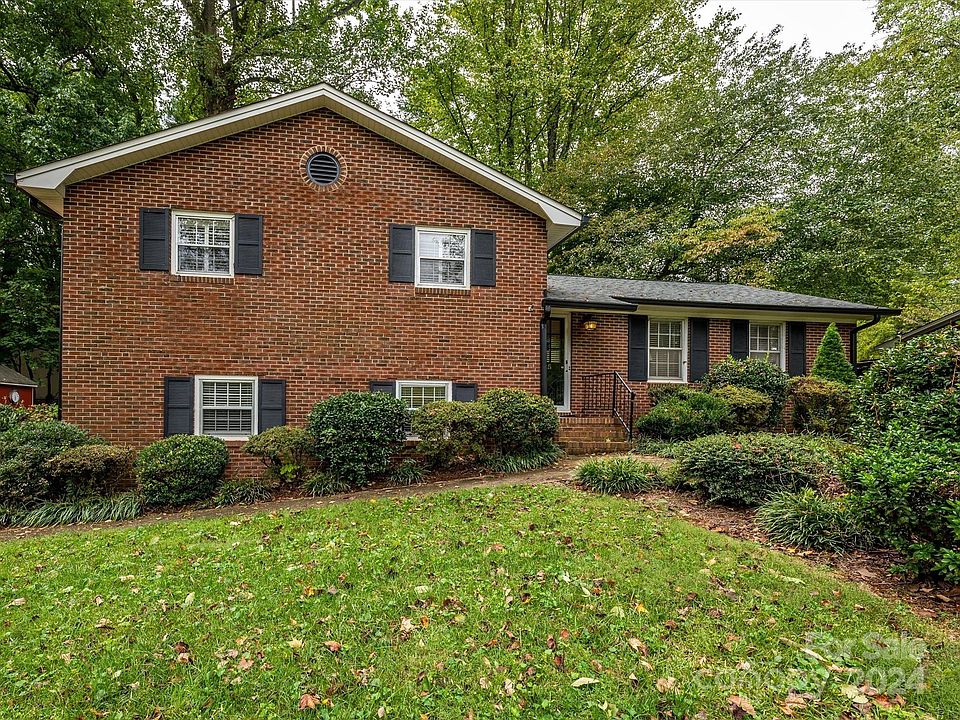 1st image of 325 Rosemary Ln