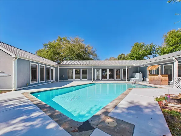 435 3rd St, San Leon, TX 77539