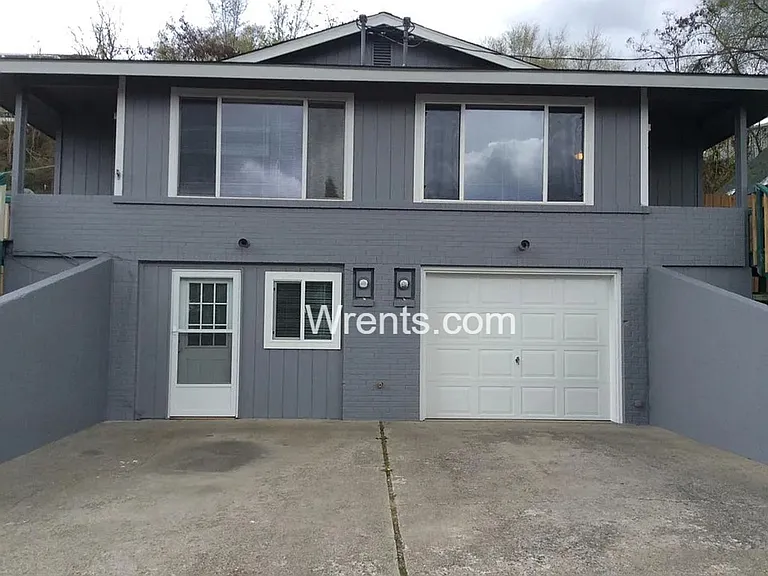 102-104 W Cora Ave — Photo 1