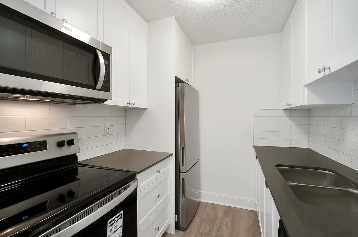 Market Green Apartments — Photo 1