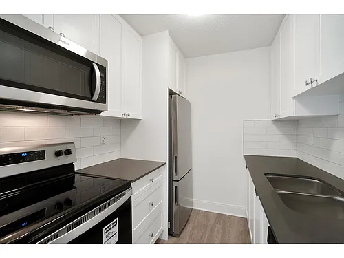908 Market St Photo 1