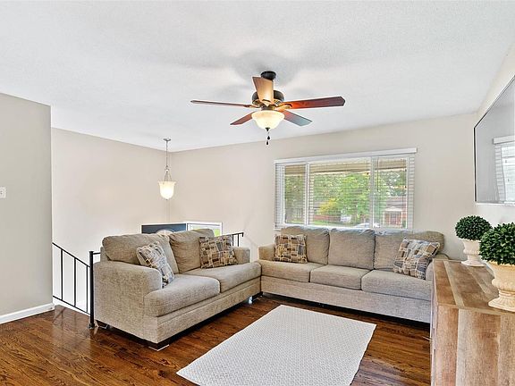 2nd image of 11829 Brookmont Dr