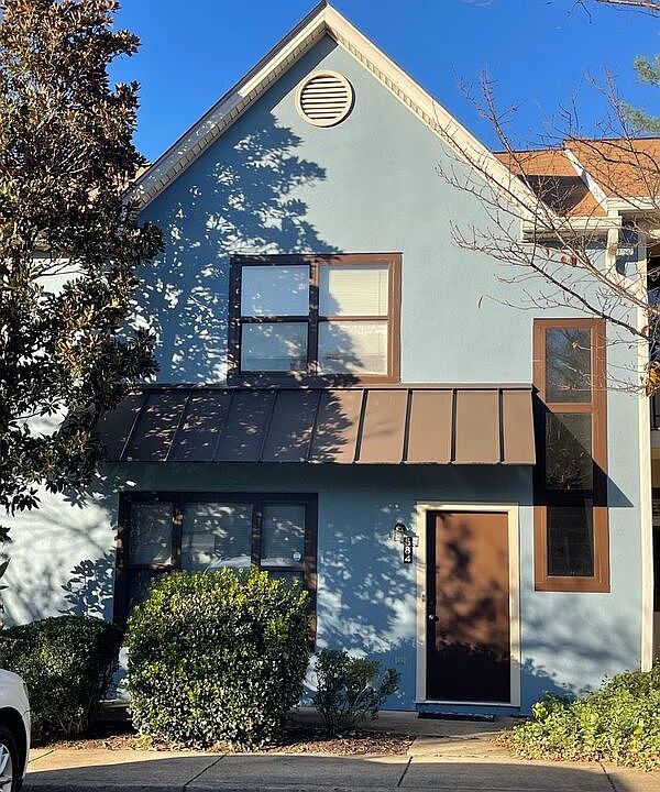 2nd image of 584 Pebblecreek Ct