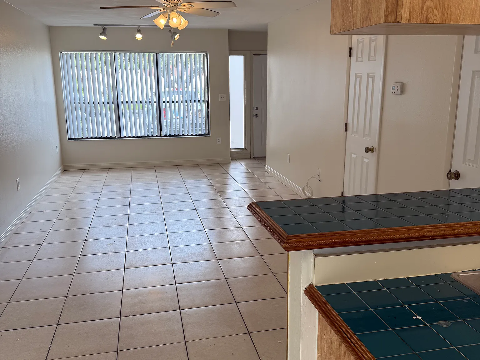 2 bed, 1.5 bath, 1093 sqft, $1,400 — Photo 2