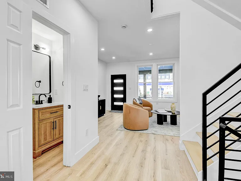 517 Florida Ave NE — Photo 10