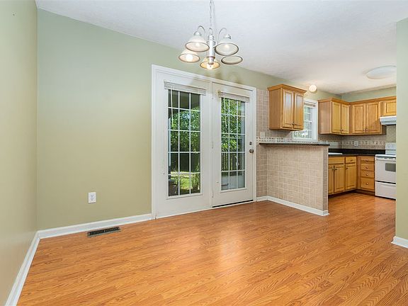 5th image of 3308 Cave Springs Ave