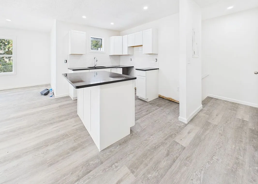 3 bed, 1.5 bath, 1801 sqft, $2,500 — Photo 3