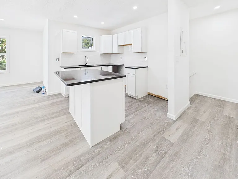 25 Dewitt St #1 — Photo 3