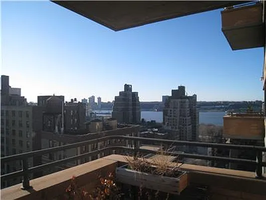 Rented by Warburg | media 14