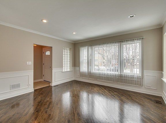 2nd image of 5515 W Newport Ave