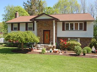 8 Semrau Rd, Denville, NJ 07834