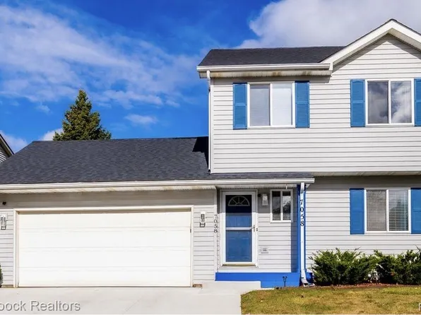 7058 Rolling Hills Dr, Waterford, MI 48327