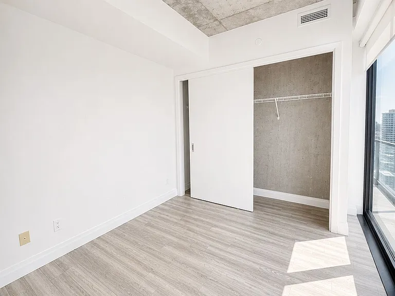 224 King St W #3001 — Photo 7