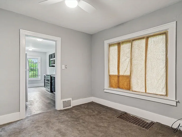 17520 Russell St — Photo 4