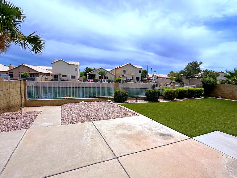 691 S Sahuaro Dr — Photo 2