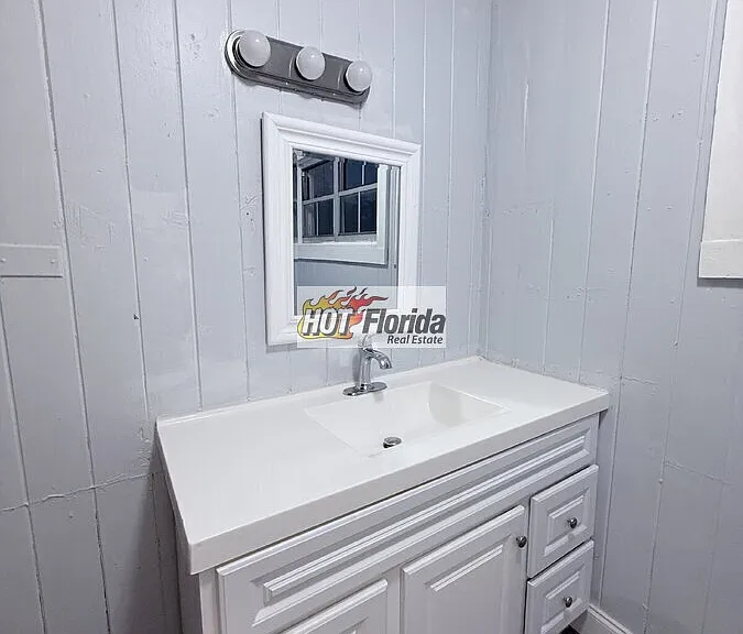 320 Walnut St — Photo 15