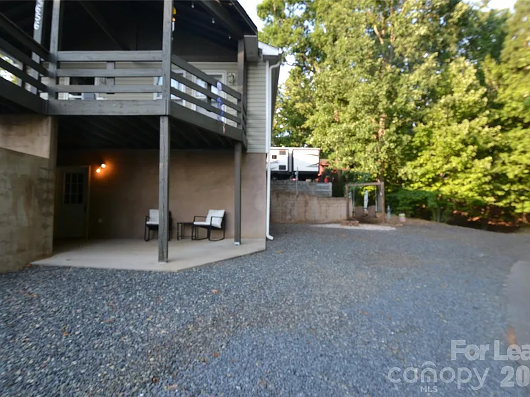 120 Cardinal Dr N — Photo 18