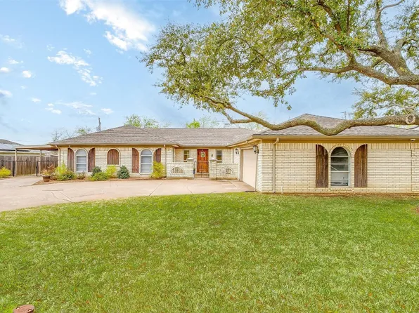 1305 Rockmoor Dr, Edgecliff Village, TX 76134