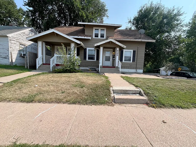 925 W 12th St — Photo 1