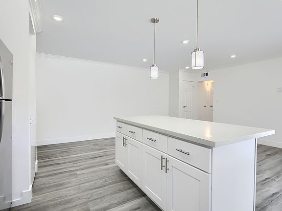 4th image of 914 Rich Ave #A