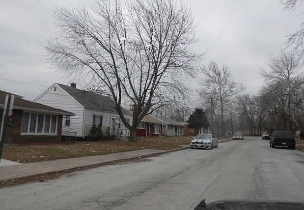 2nd image of 760 Greenbay Ave