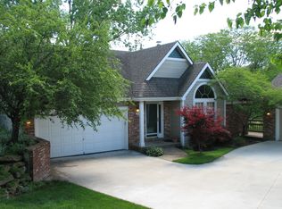 2007 Crossgate Dr, Lawrence, KS 66047