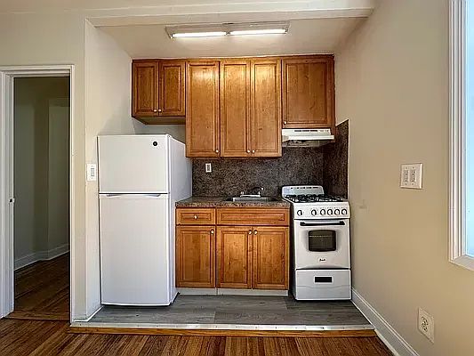 5th image of 14336 Barclay Ave APT 4C