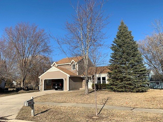 1005 Stonehedge Court - Cul de Sac location!Newer roof, windows & maintenance free exterior