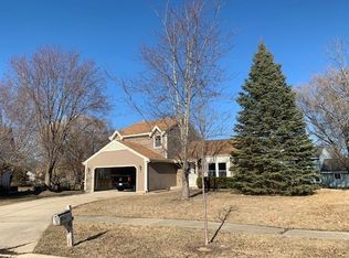 1005 Stonehedge Ct, Crystal Lake, IL 60014