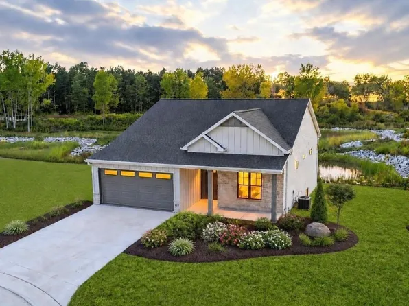 313 Deer Shed Trl, Green Bay, WI 54311
