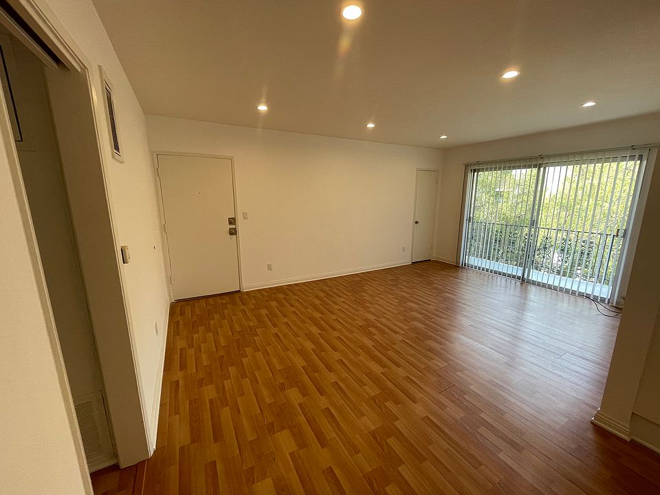 1st image of 11698 Montana Ave APT 8