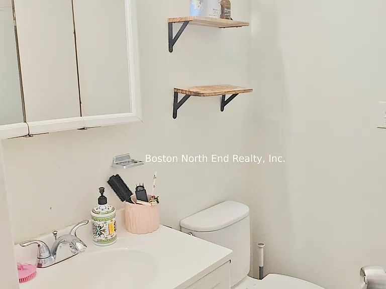 190 North St #5 — Photo 10