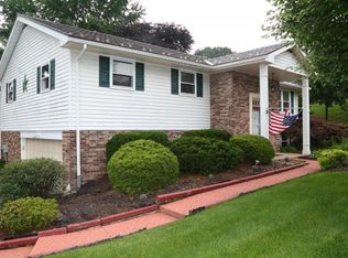 110 Vista Dr, Akron, PA 17501