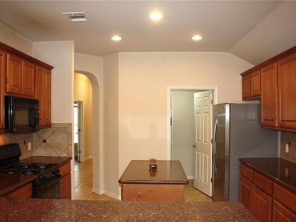 2nd image of 1102 Willowbrook Dr