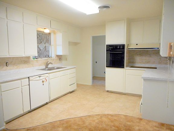 3rd image of 3616 E Everglade Ave