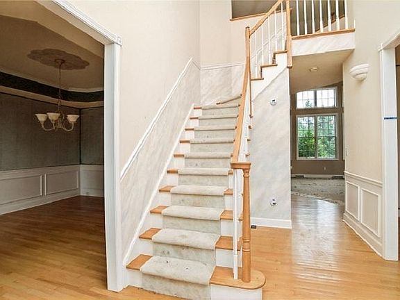 4th image of 8 Avalon Ct