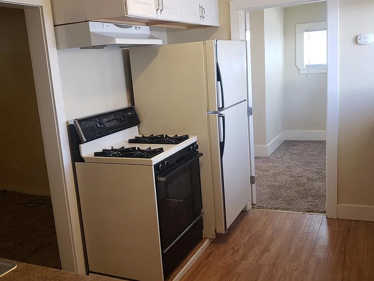 32 N Chestnut St #102 — Photo 3
