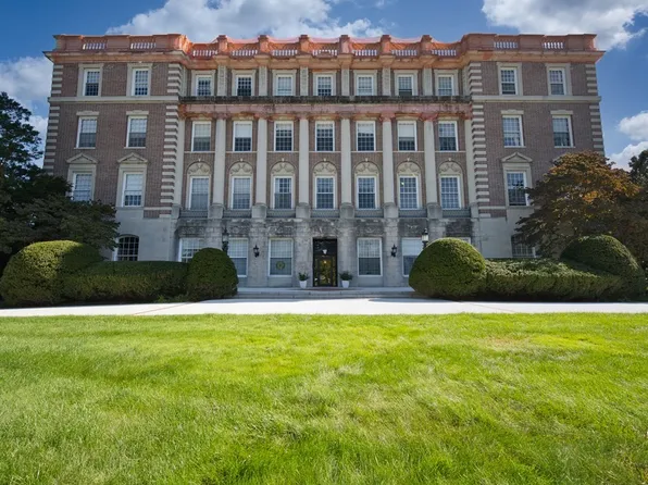 16 Balmoral St Unit 110, Andover, MA 01810