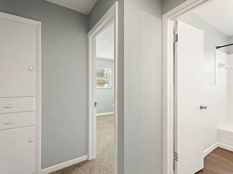 1029 Hoyt Ave — Photo 21